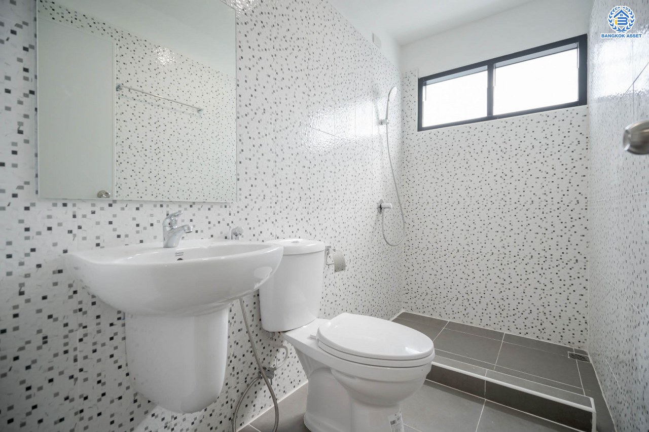 บ้านมือสองตกแต่งใหม่ ทาวน์เฮ้าส์ทำเลโซนเมือง! โครงการ เกร็ดแก้วการ์เด้น รัตนาธิเบศร์ ที่สุดของความคุ้ม! เนื้อที่ 32 ตร.ว. ฟังก์ชันระดับบ้านเดี่ยว 3 ห้องนอน 3 ห้องน้ำ 2 ที่จอดรถ ใกล้ทางด่วน "งามวงศ์วาน" และรถไฟฟ้าสายสีม่วง "สถานีบางกระสอ"